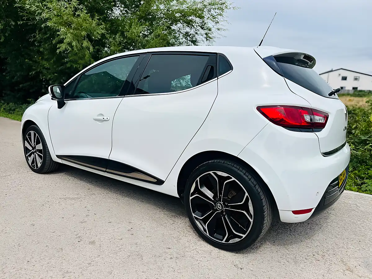 Used 2019 Renault Clio Iconic White - Interior and Exterior details 3