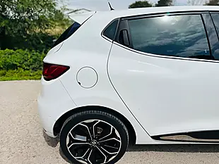 Used 2019 Renault Clio Iconic White - Interior and Exterior details 5