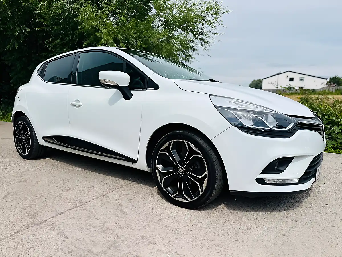 Used 2019 Renault Clio Iconic White - Interior and Exterior details 6