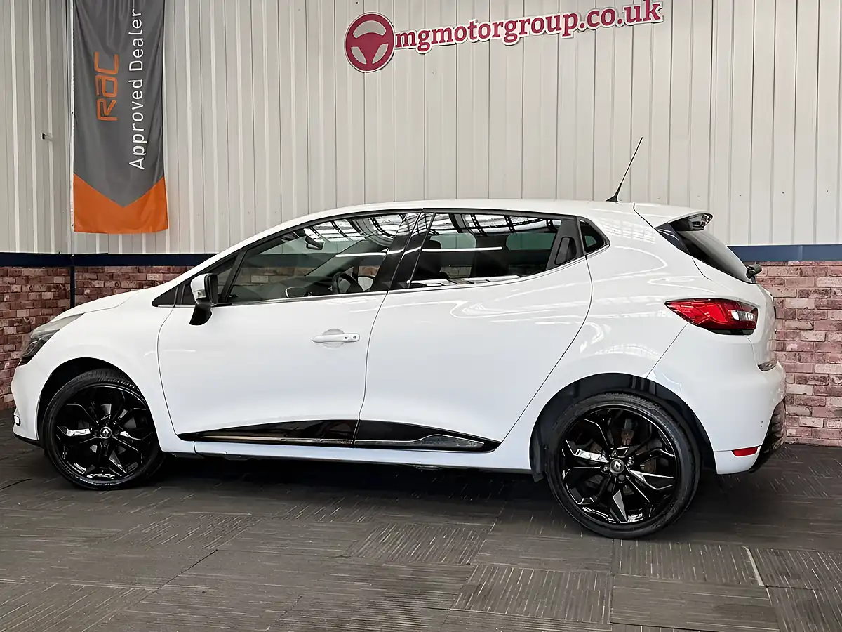 Used 2019 Renault Clio Iconic White - Interior and Exterior details 10