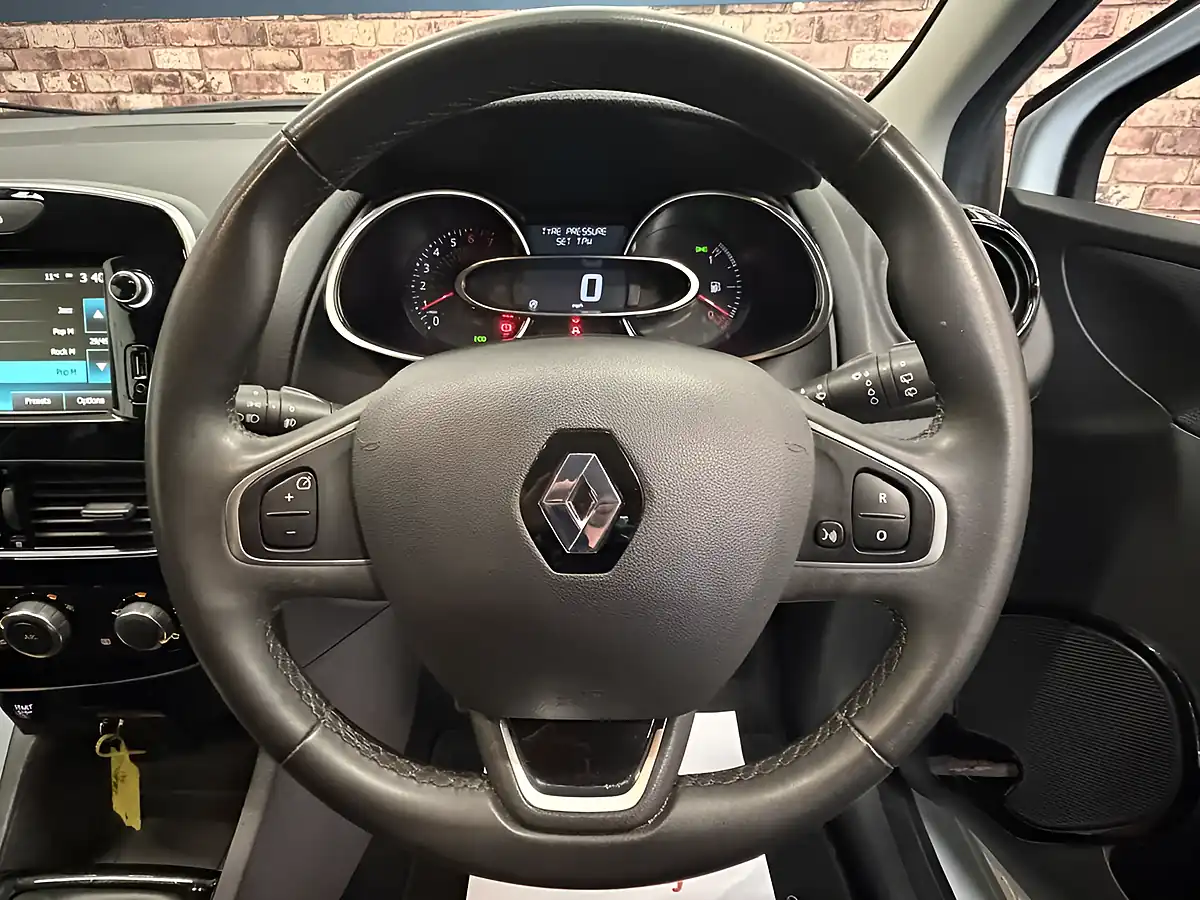 Used 2019 Renault Clio Iconic White - Interior and Exterior details 15