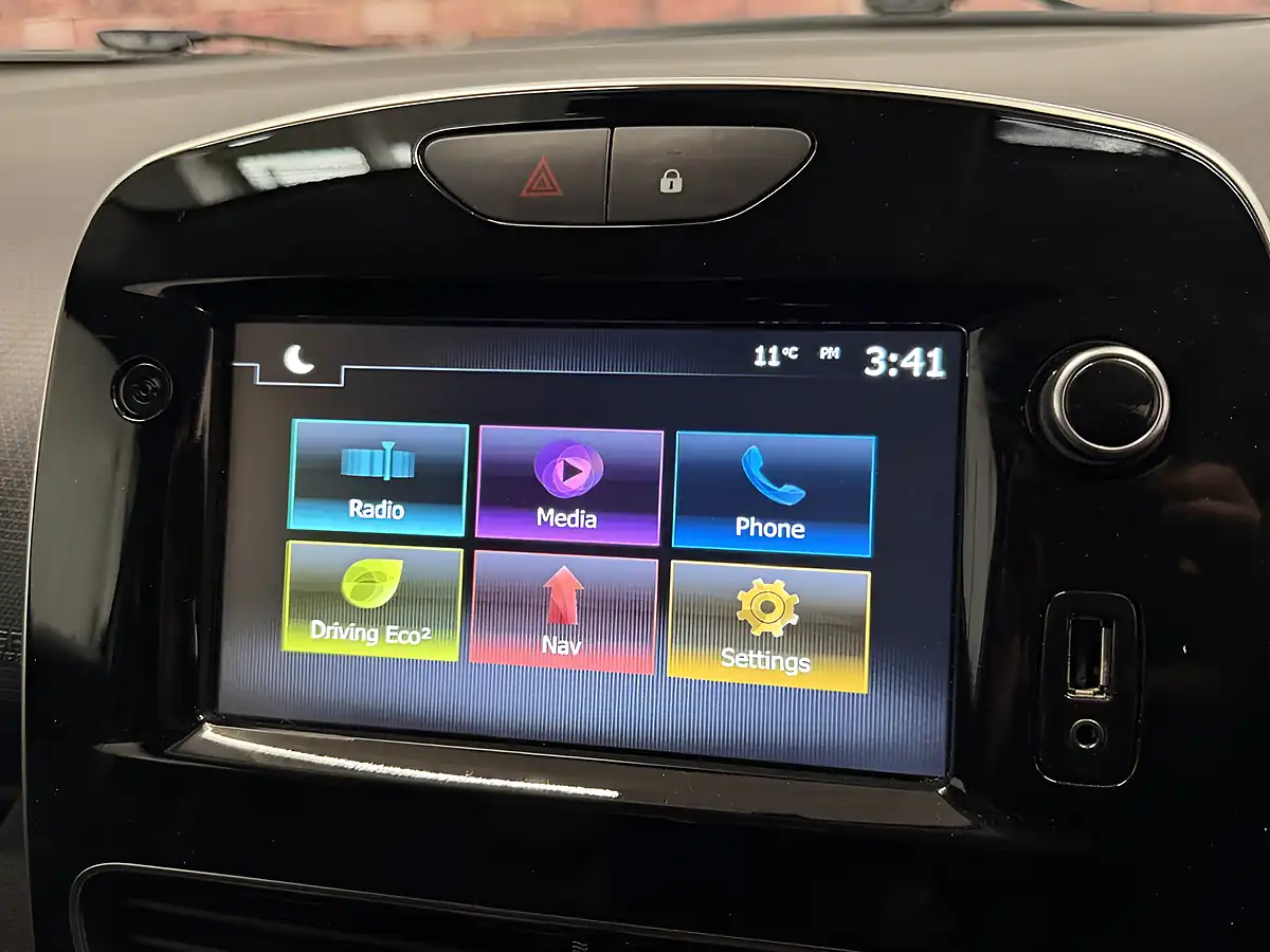 Used 2019 Renault Clio Iconic White - Interior and Exterior details 17