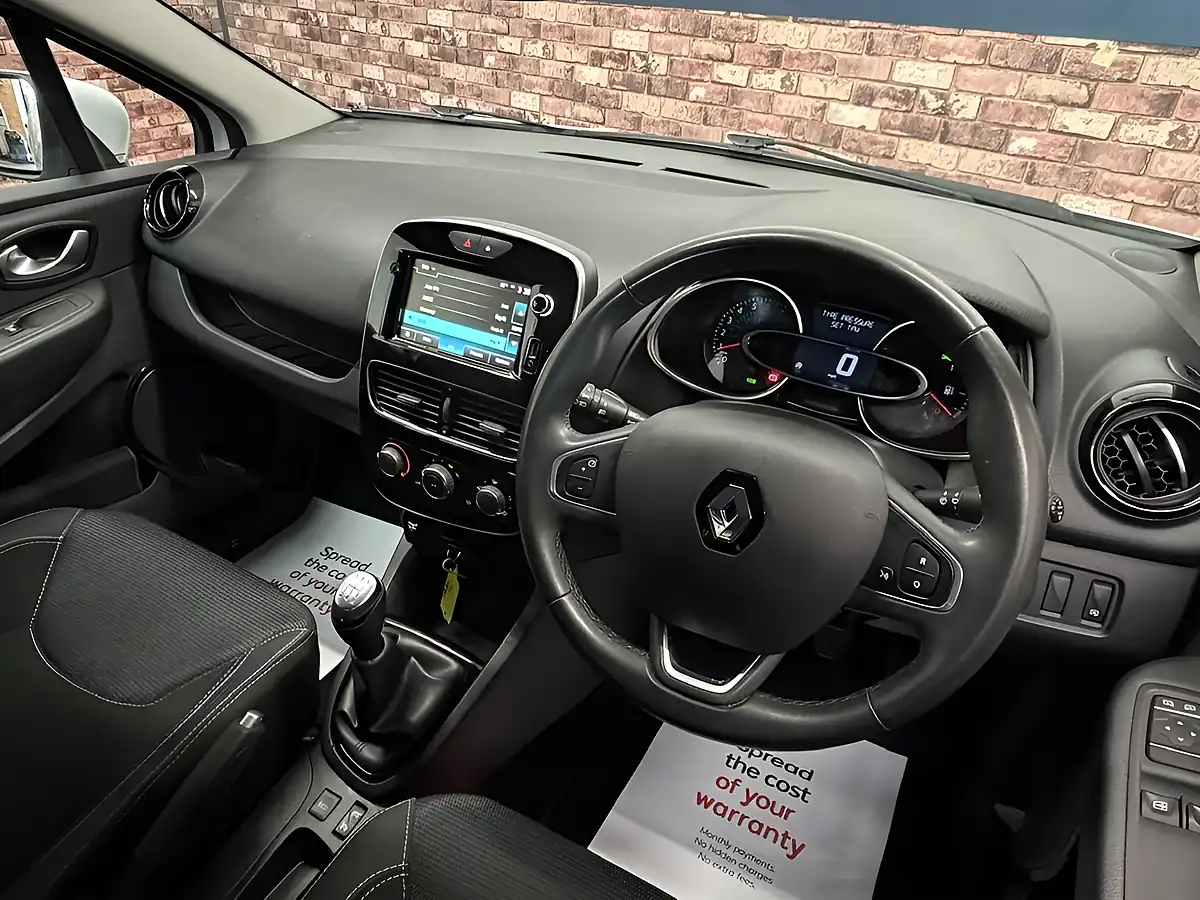 Used 2019 Renault Clio Iconic White - Interior and Exterior details 3