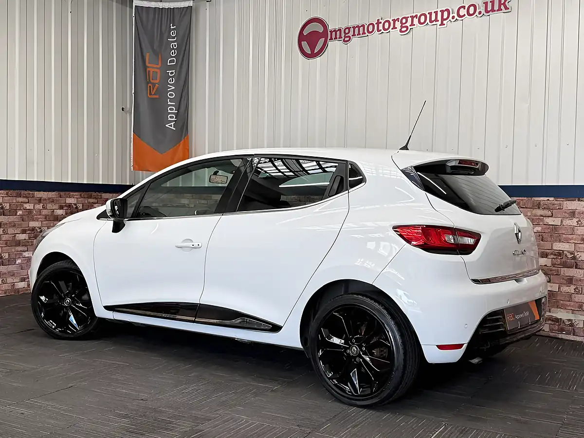 Used 2019 Renault Clio Iconic White - Interior and Exterior details 4