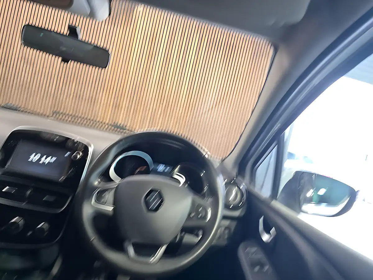 Used 2019 Renault Clio Iconic White - Interior and Exterior details 10