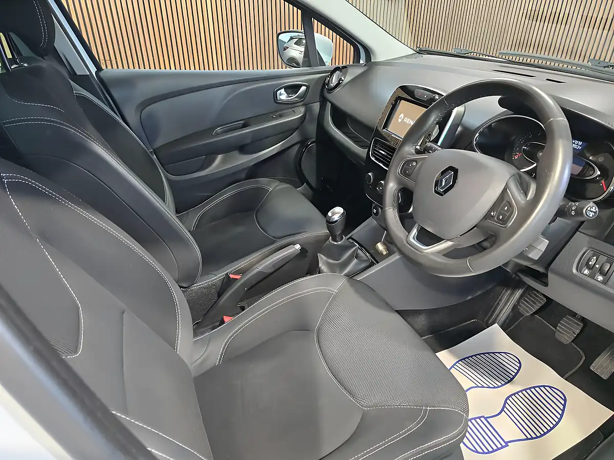 Used 2019 Renault Clio Iconic White - Interior and Exterior details 13