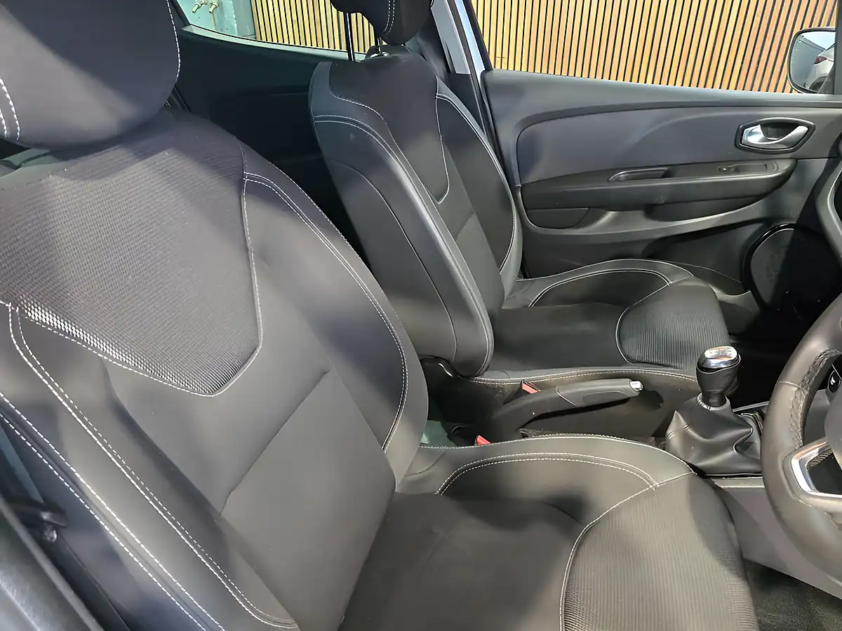 Used 2019 Renault Clio Iconic White - Interior and Exterior details 14