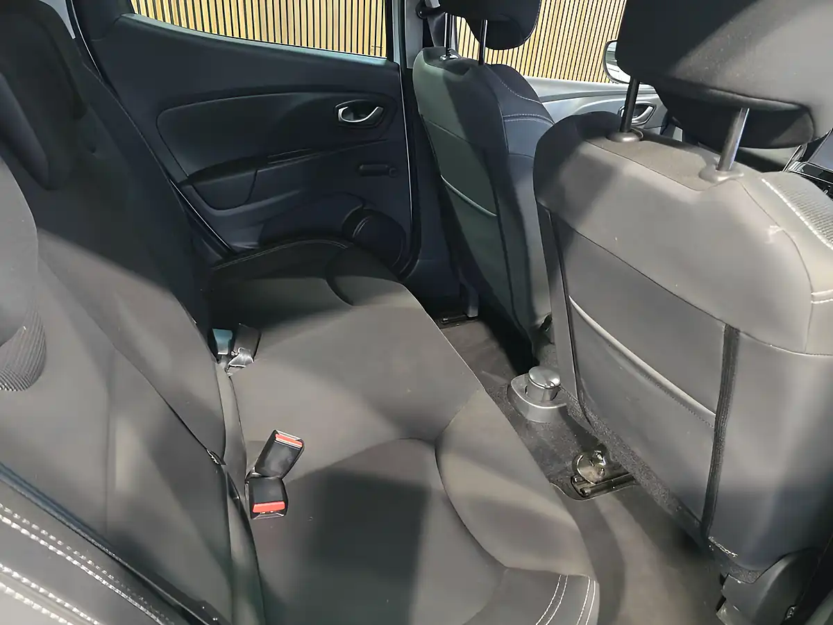 Used 2019 Renault Clio Iconic White - Interior and Exterior details 15