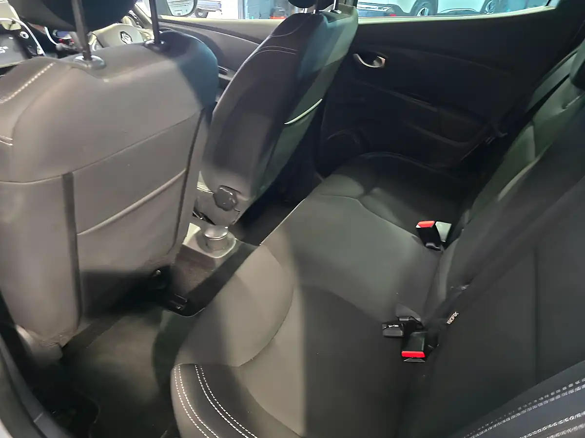 Used 2019 Renault Clio Iconic White - Interior and Exterior details 17