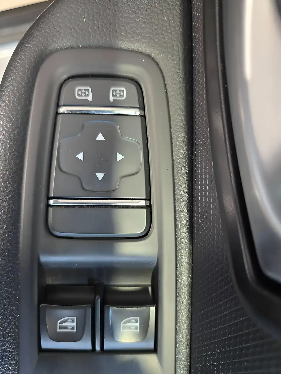 Used 2019 Renault Clio Iconic White - Interior and Exterior details 19