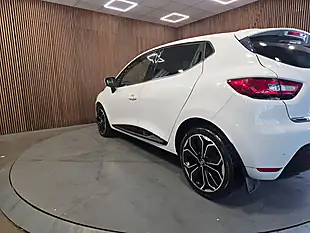 Used 2019 Renault Clio Iconic White - Interior and Exterior details 4
