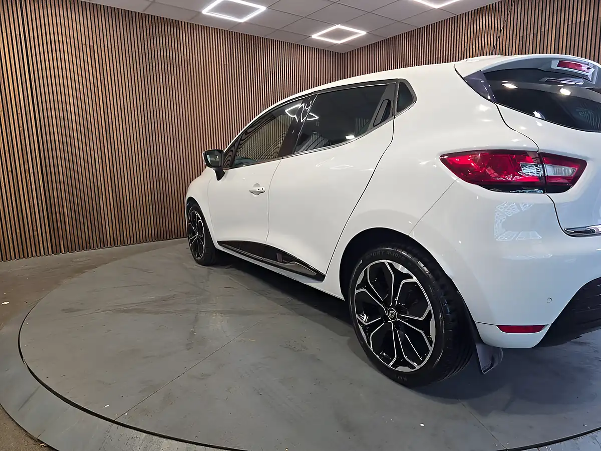 Used 2019 Renault Clio Iconic White - Interior and Exterior details 4