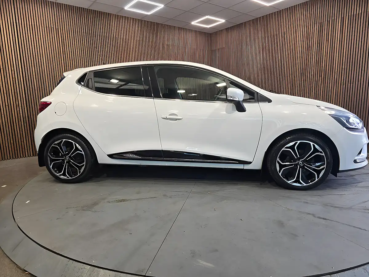 Used 2019 Renault Clio Iconic White - Interior and Exterior details 7