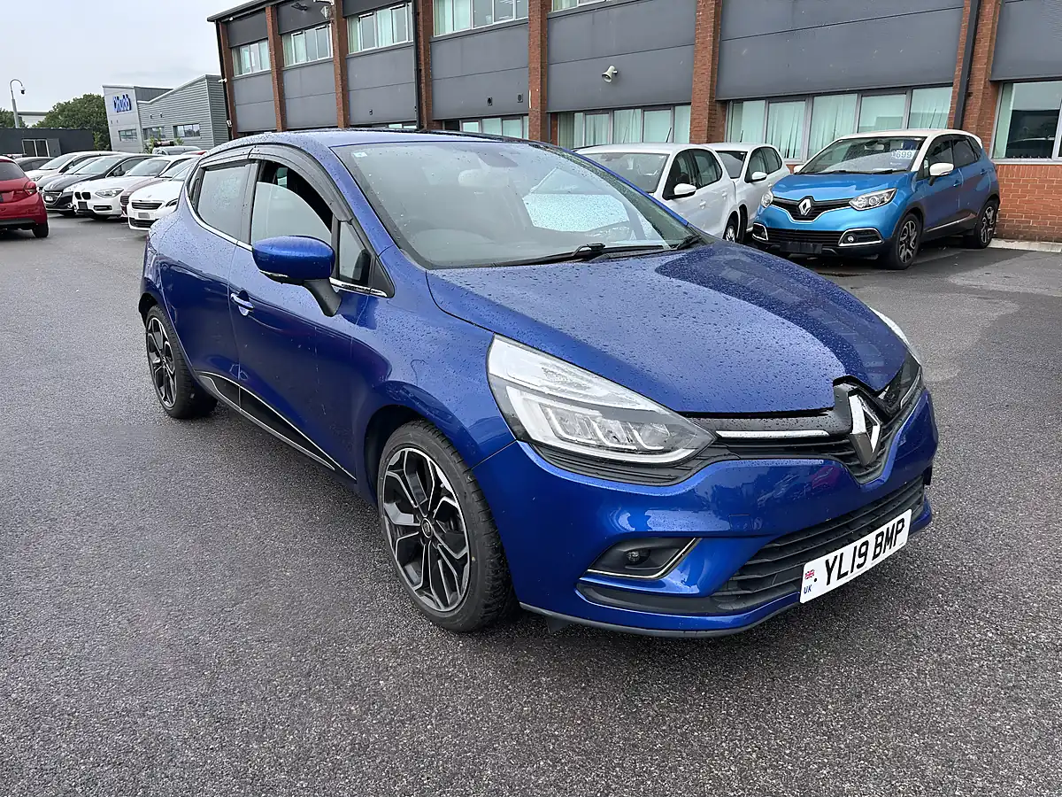 Used 2019 Renault Clio Lutecia Blue - Front View