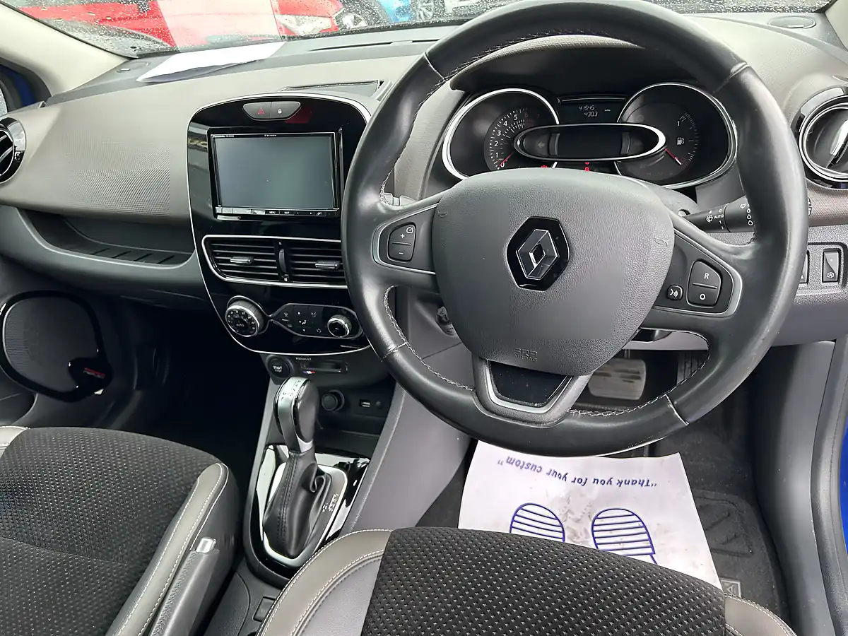 Used 2019 Renault Clio Lutecia Blue - Interior and Exterior details 10