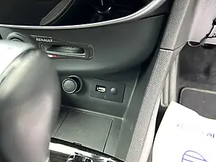 Used 2019 Renault Clio Lutecia Blue - Interior and Exterior details 11