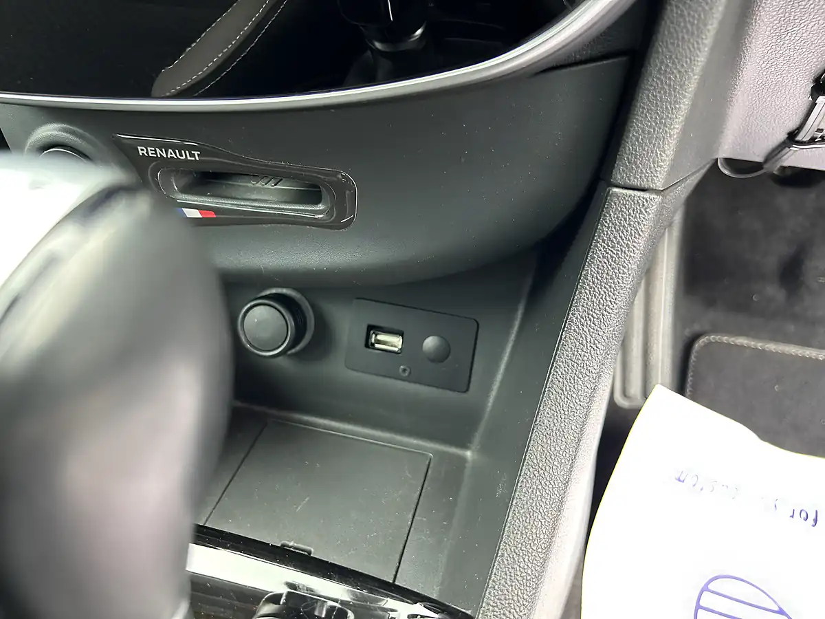 Used 2019 Renault Clio Lutecia Blue - Interior and Exterior details 11