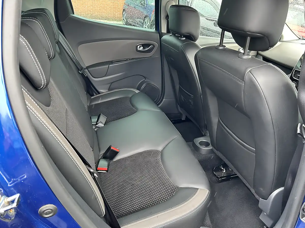 Used 2019 Renault Clio Lutecia Blue - Interior and Exterior details 12