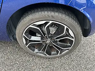 Used 2019 Renault Clio Lutecia Blue - Interior and Exterior details 17