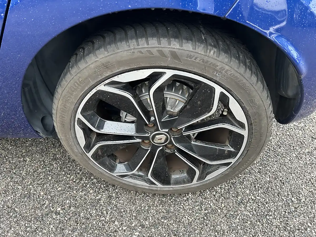 Used 2019 Renault Clio Lutecia Blue - Interior and Exterior details 17
