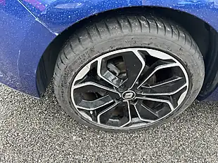 Used 2019 Renault Clio Lutecia Blue - Interior and Exterior details 18