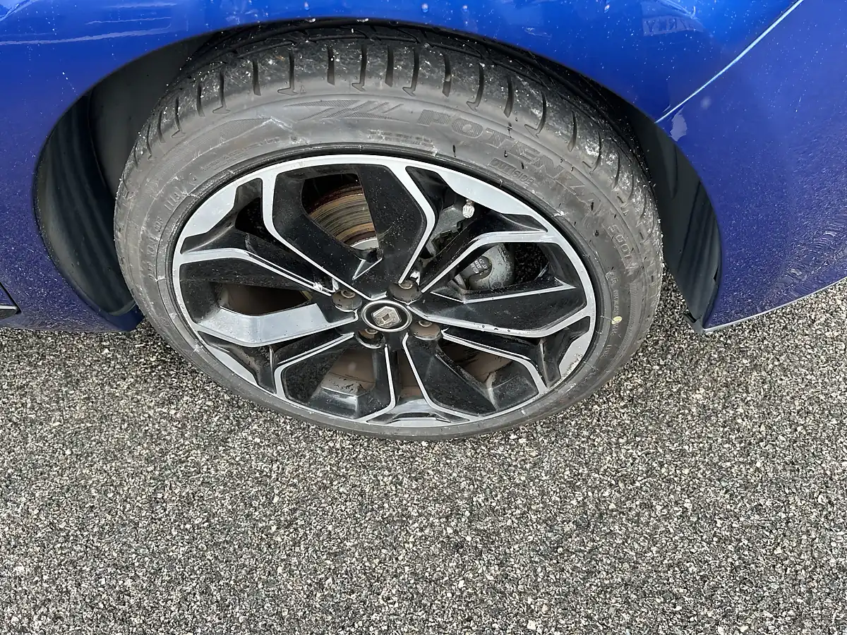 Used 2019 Renault Clio Lutecia Blue - Interior and Exterior details 19