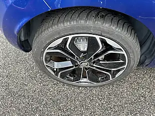 Used 2019 Renault Clio Lutecia Blue - Interior and Exterior details 20
