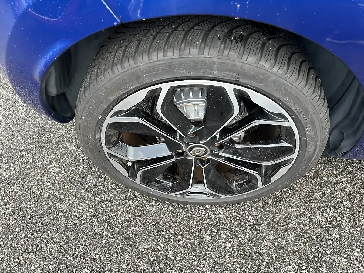 Used 2019 Renault Clio Lutecia Blue - Interior and Exterior details 20