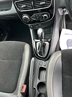Used 2019 Renault Clio Lutecia Blue - Interior and Exterior details 3