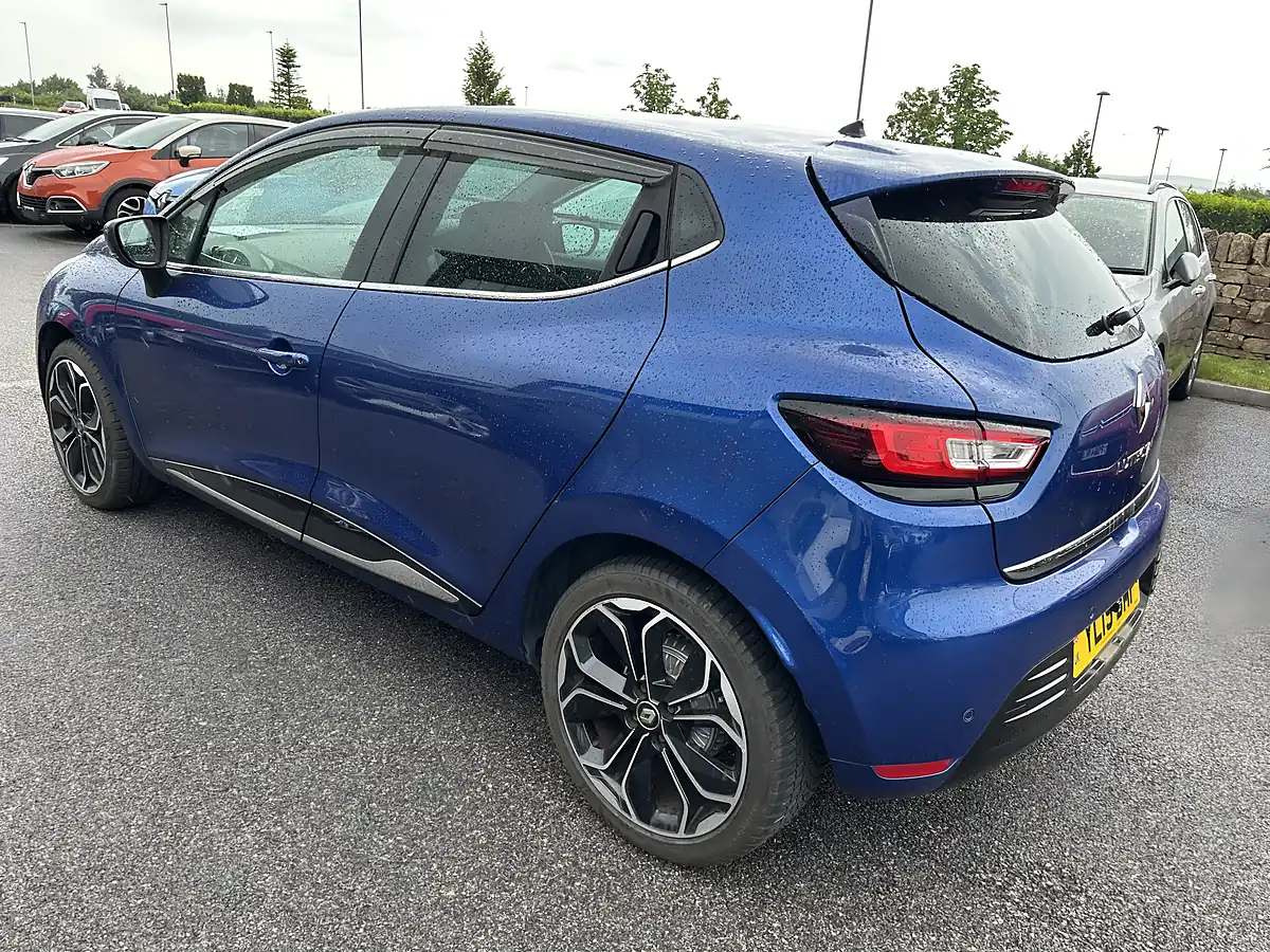 Used 2019 Renault Clio Lutecia Blue - Interior and Exterior details 4