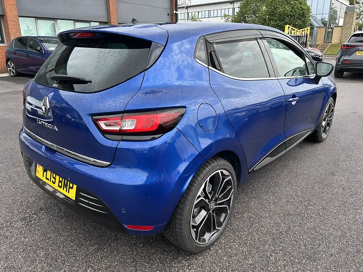 Used 2019 Renault Clio Lutecia Blue - Interior and Exterior details 6
