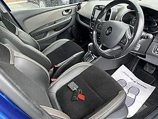 Used 2019 Renault Clio Lutecia Blue - Interior and Exterior details 8