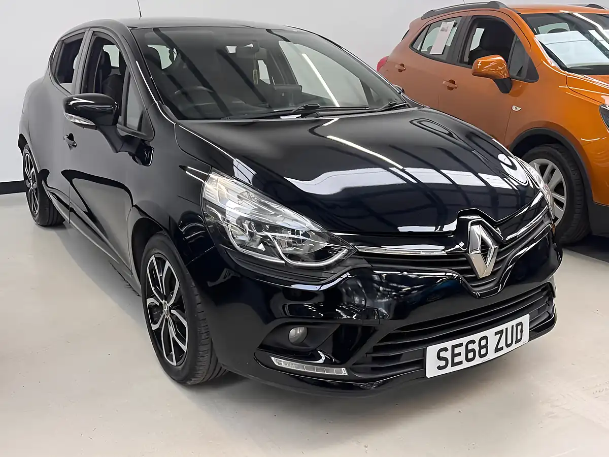 Used 2019 Renault Clio Play Black - Front View