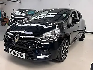 Used 2019 Renault Clio Play Black - Interior and Exterior details 10