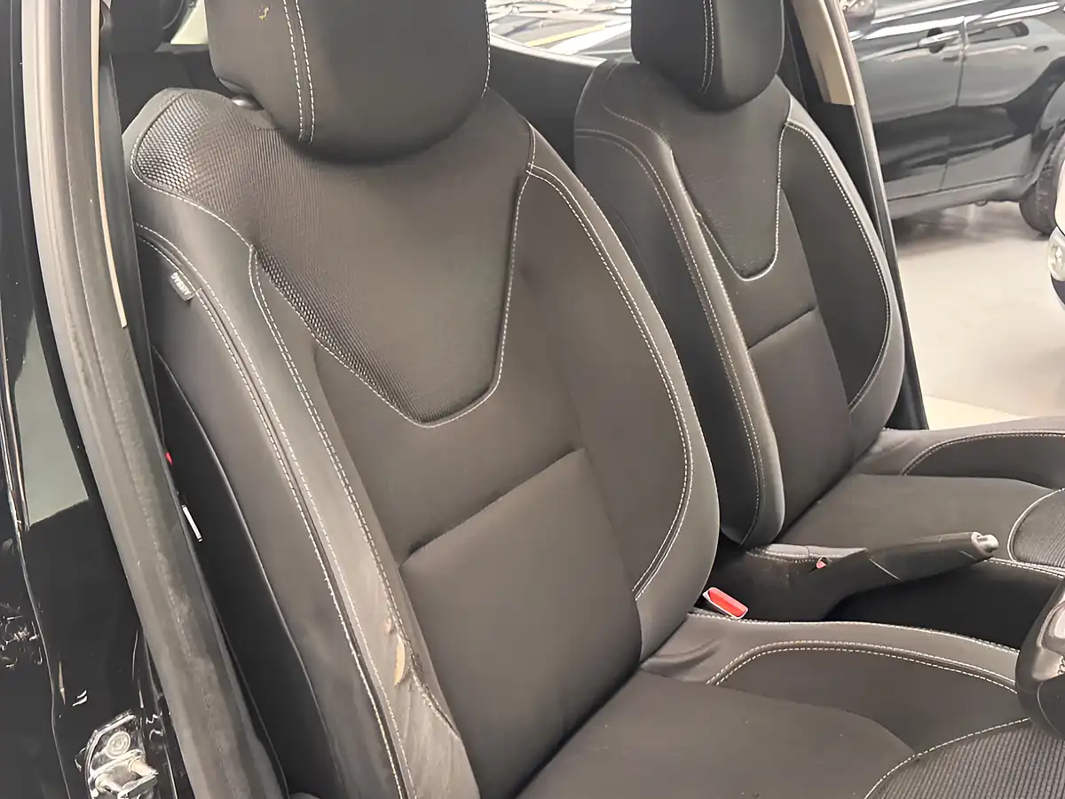 Used 2019 Renault Clio Play Black - Interior and Exterior details 16
