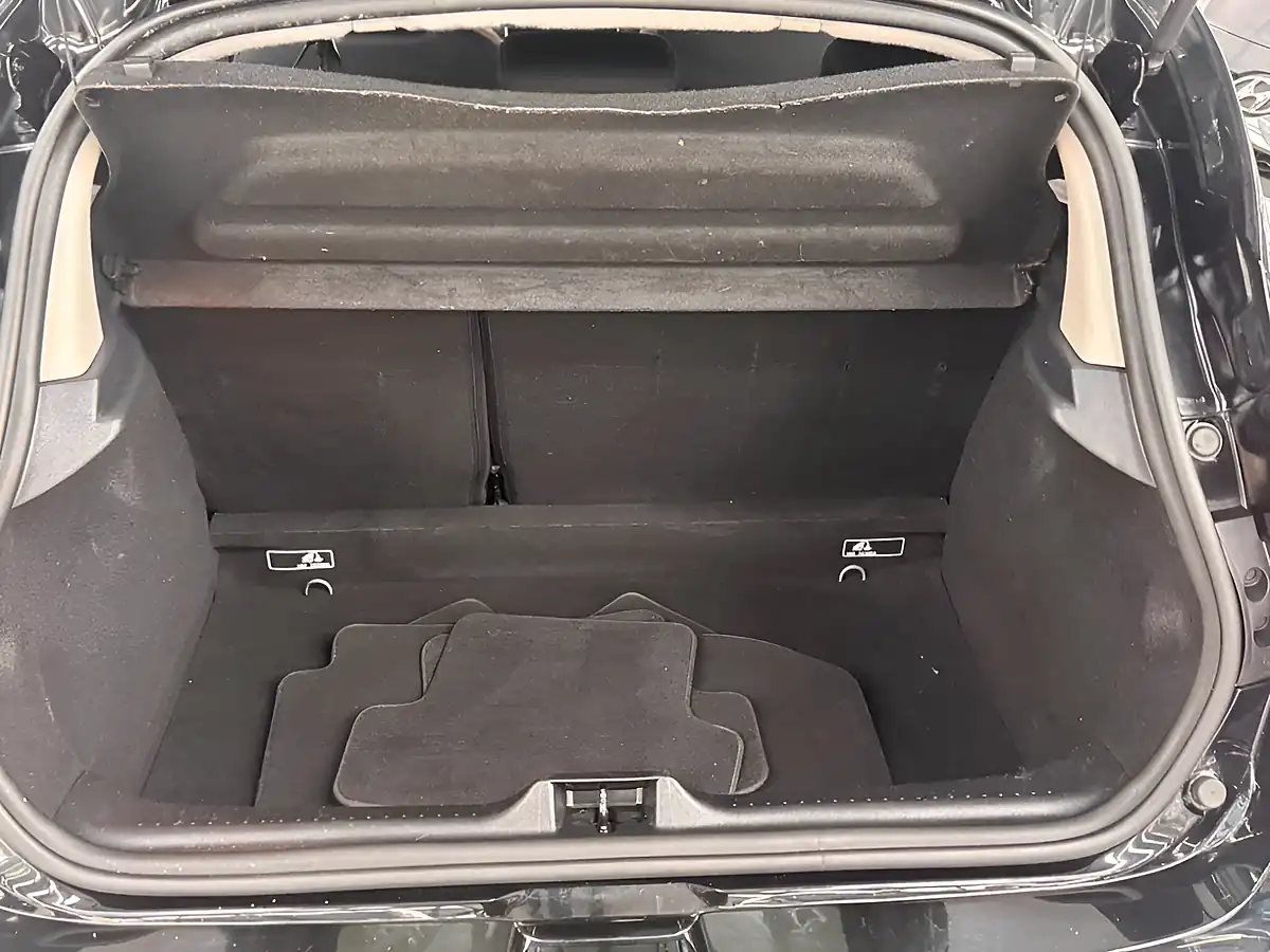 Used 2019 Renault Clio Play Black - Interior and Exterior details 18