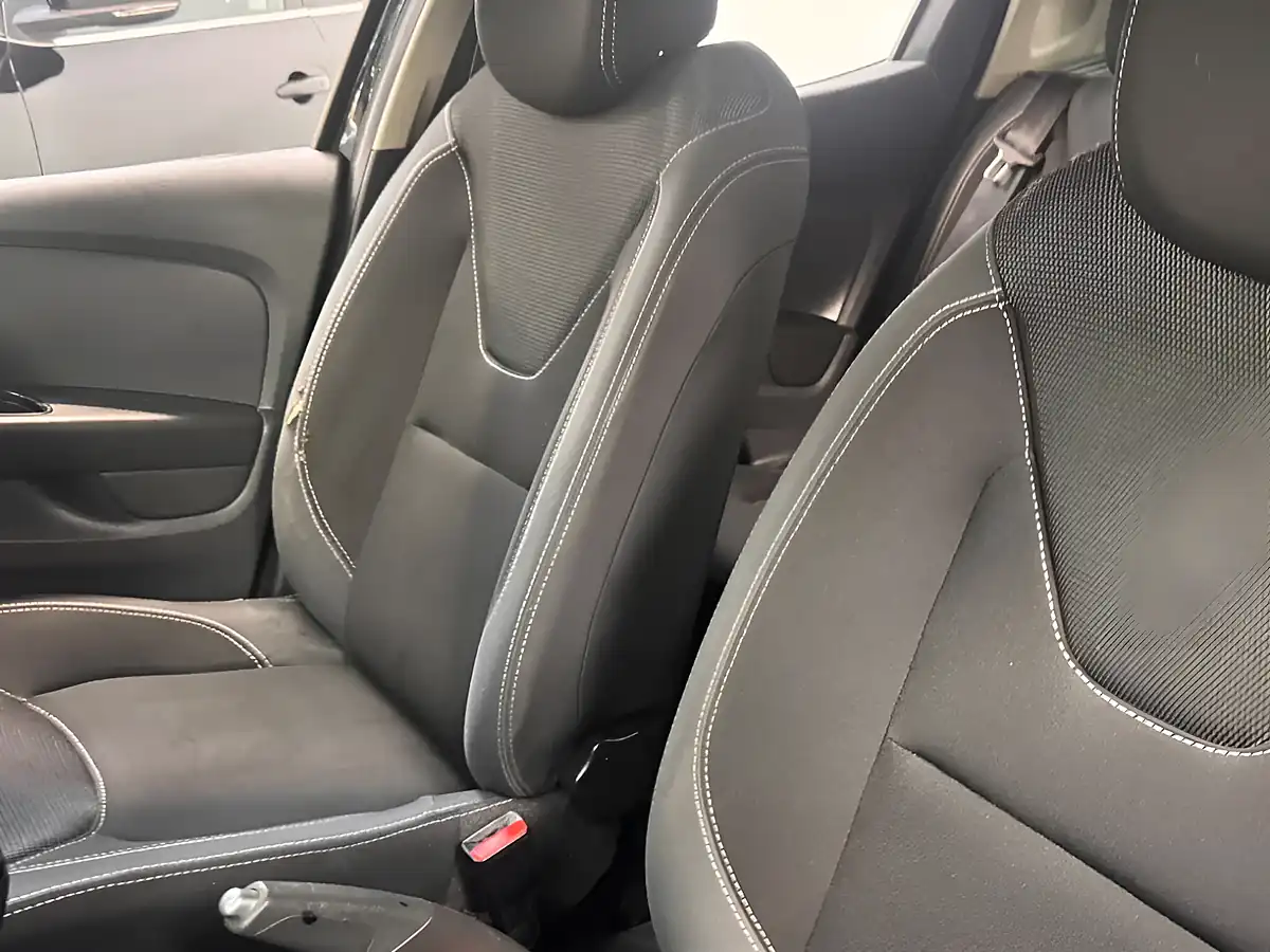 Used 2019 Renault Clio Play Black - Interior and Exterior details 19