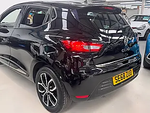 Used 2019 Renault Clio Play Black - Interior and Exterior details 4