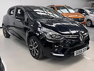 Used 2019 Renault Clio Play Black - Interior and Exterior details 5