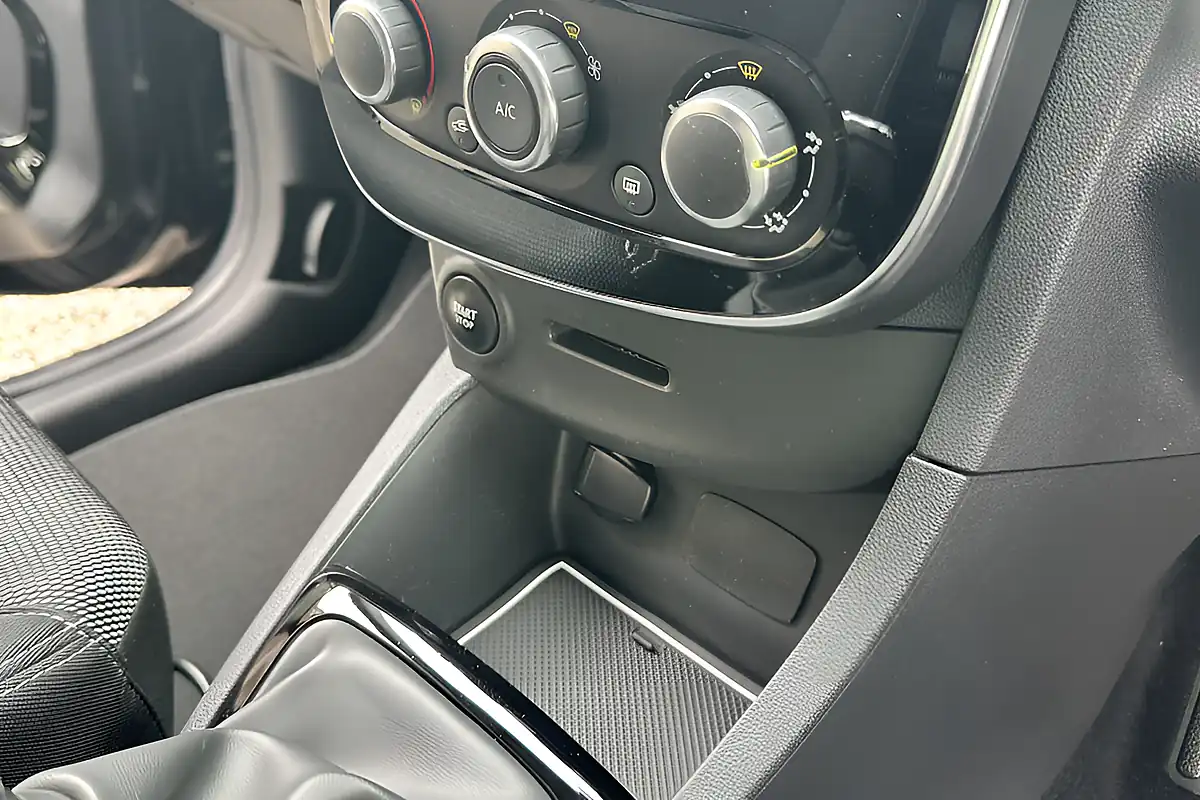 Used 2019 Renault Clio Play Black - Interior and Exterior details 11