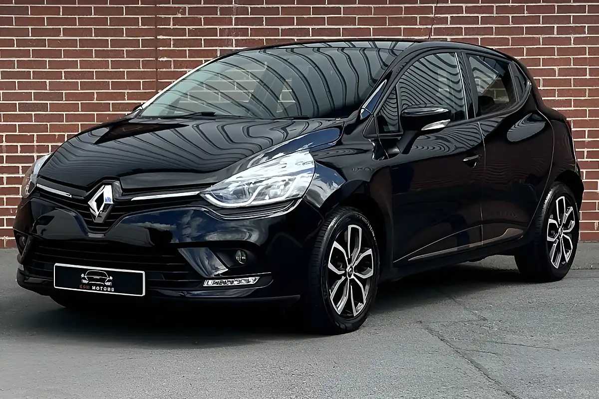 Used 2019 Renault Clio Play Black - Interior and Exterior details 12