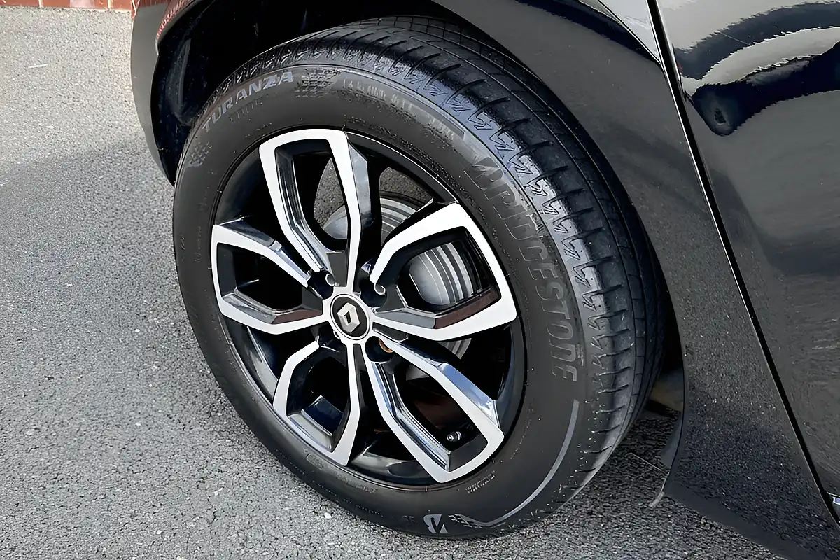 Used 2019 Renault Clio Play Black - Interior and Exterior details 14