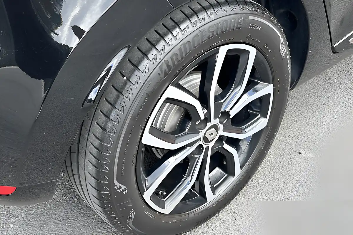 Used 2019 Renault Clio Play Black - Interior and Exterior details 15