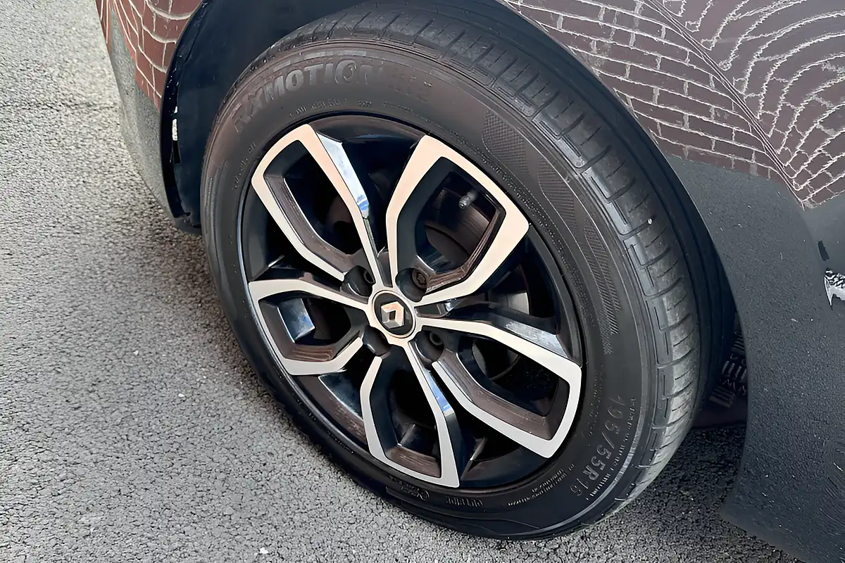 Used 2019 Renault Clio Play Black - Interior and Exterior details 16