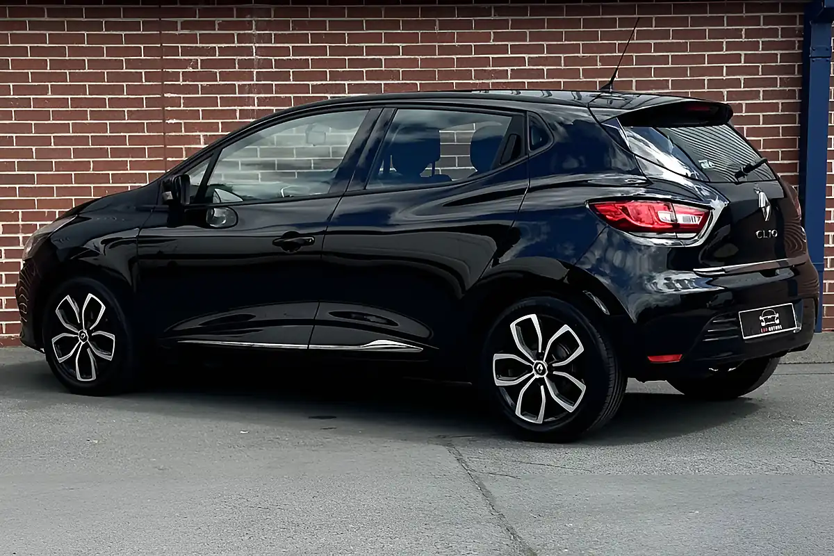 Used 2019 Renault Clio Play Black - Interior and Exterior details 17