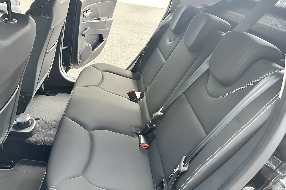 Used 2019 Renault Clio Play Black - Interior and Exterior details 18