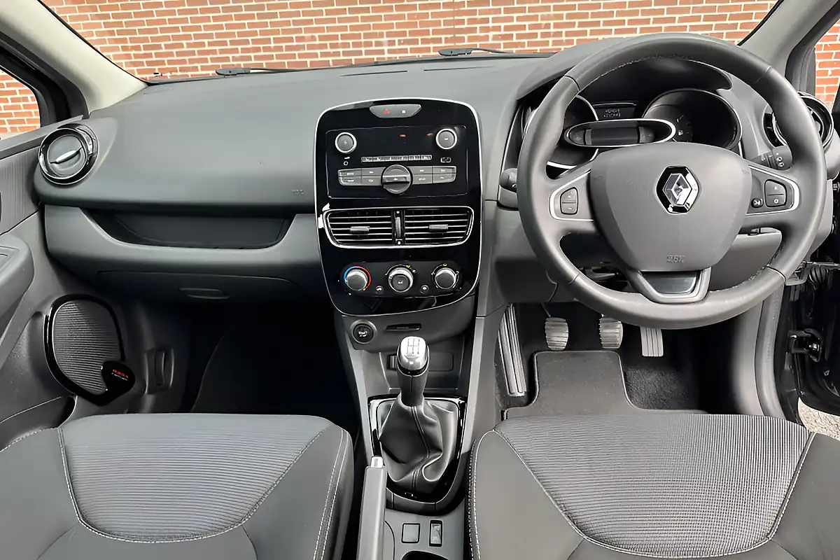 Used 2019 Renault Clio Play Black - Interior and Exterior details 4