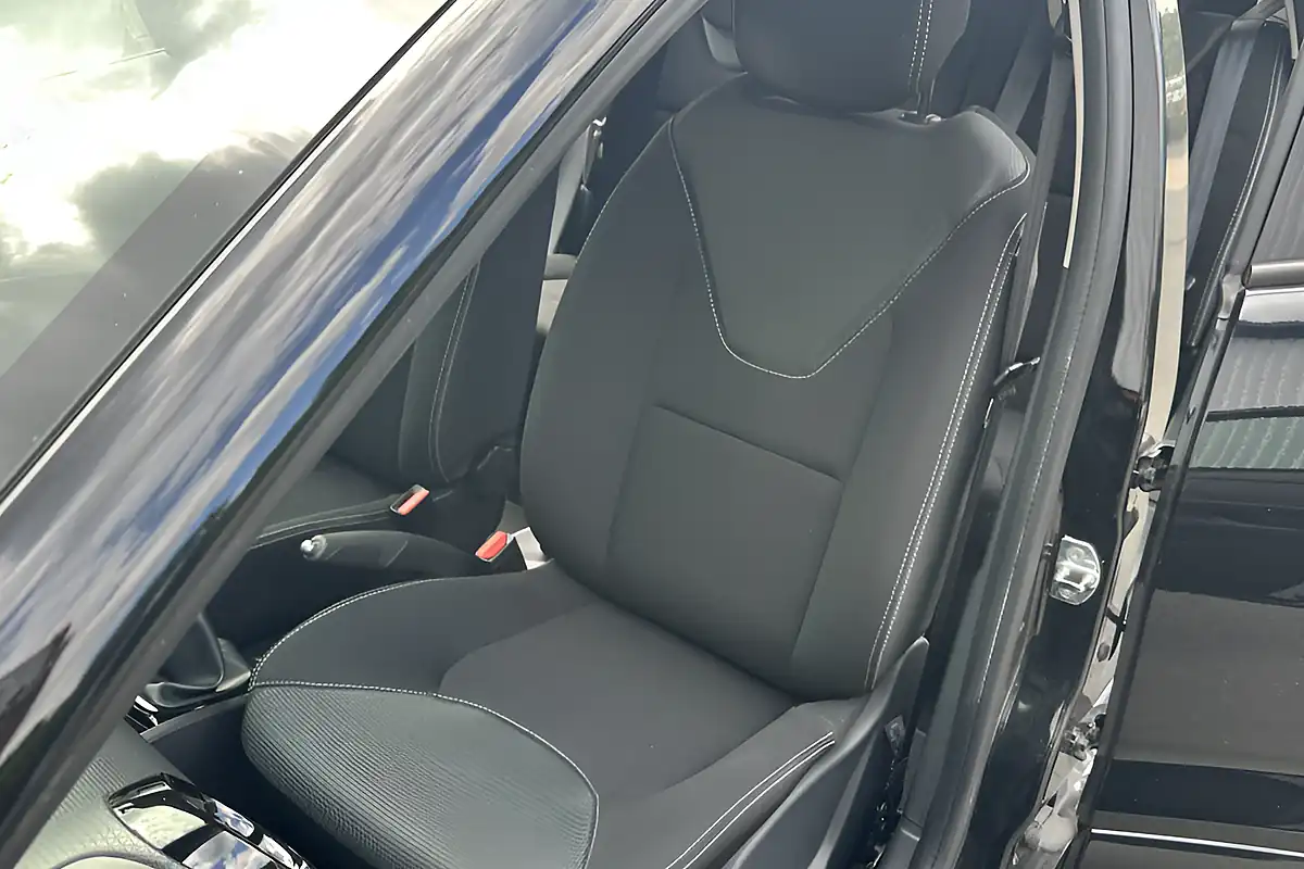 Used 2019 Renault Clio Play Black - Interior and Exterior details 6