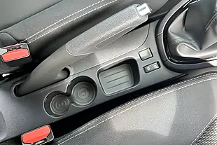 Used 2019 Renault Clio Play Black - Interior and Exterior details 9