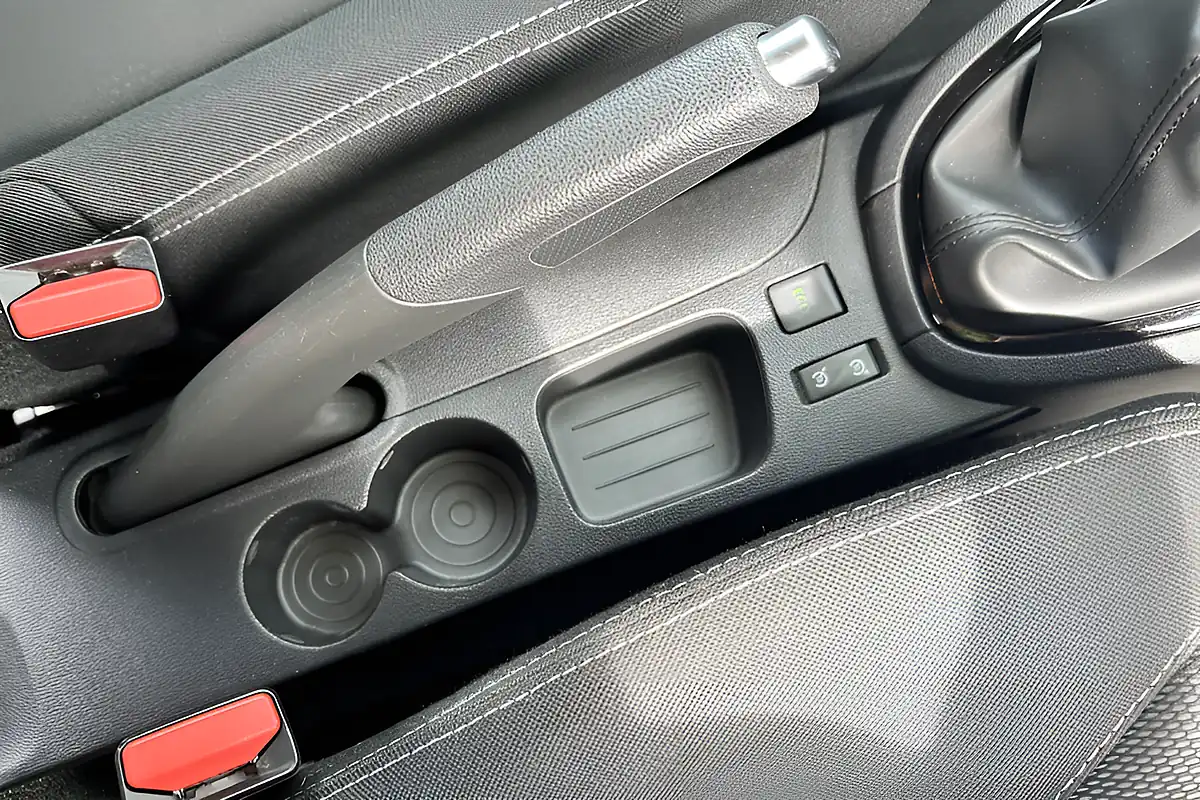 Used 2019 Renault Clio Play Black - Interior and Exterior details 9